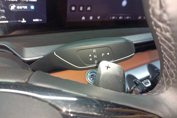 Used EXEED Lingyun 2025 300T Two-Wheel Drive Starry Edition