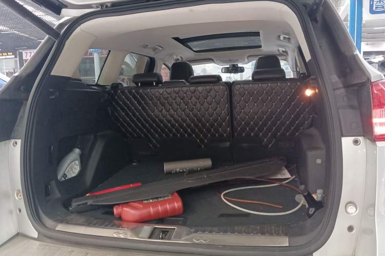 Used Ford Kuga 2015 2.0L GTDi Four-Wheel-Drive Sport Model
