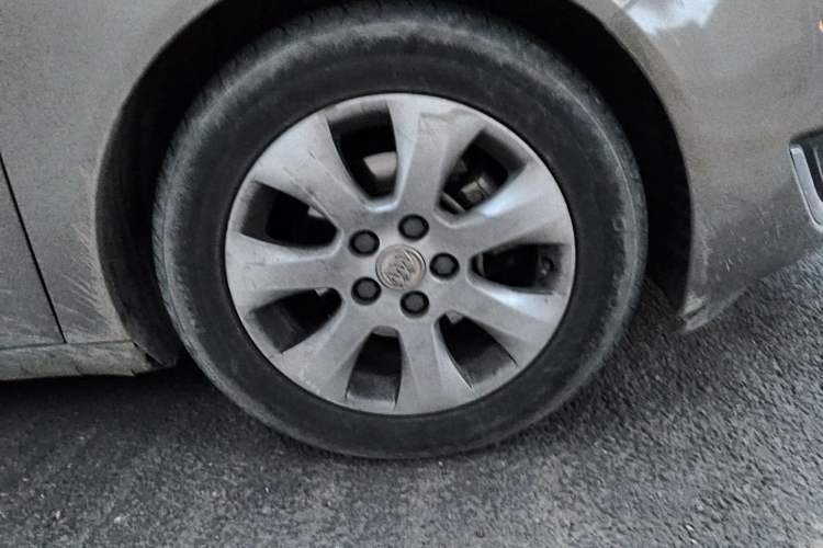 Used Buick Regal 2014 2.0L Elite Fashion Edition Right Front Wheel Hub