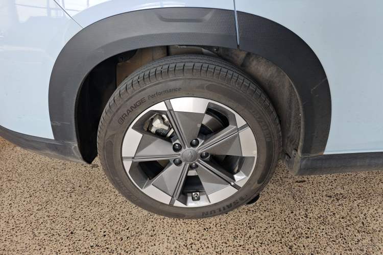 Used Livan 7 2023 450 km – Chasing Clouds