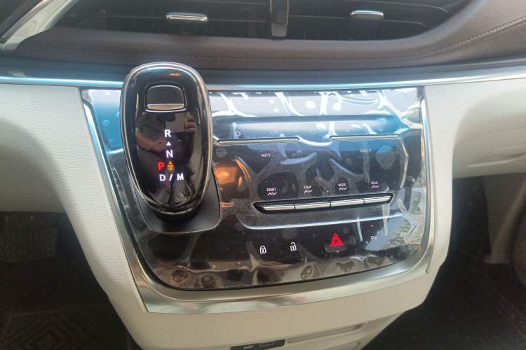 Used Buick GL8 2021 Land Cruiser Executive Class 652T Luxury Model Gear Lever