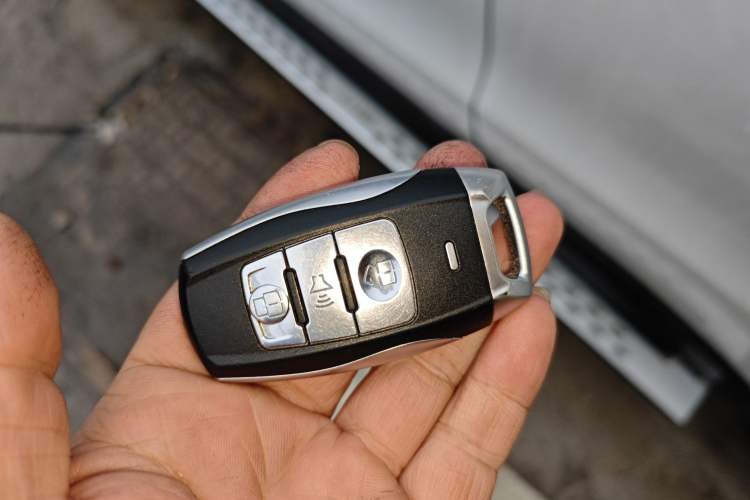 Used Haval H2 2016 Red Label 1.5T Manual Two-Wheel Drive Elite Model
