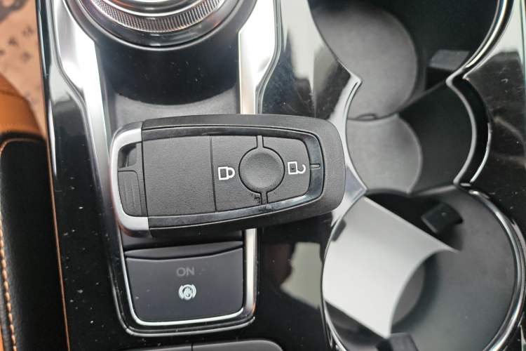 Used Ford Escape 2020 EcoBoost 245 Two-Wheel-Drive Titanium Edition