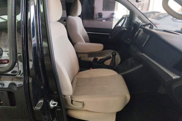 Used FORTHING Lingzhi 2023 M5 1.6L Practical Model 5 Seats
