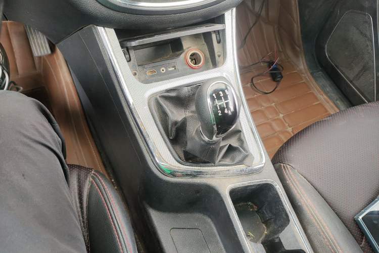 Used Baojun 560 2015 1.8L manual luxury version
