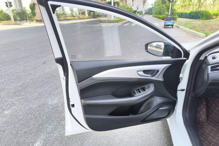 Used Roewe i6 MAX 2020 300TGI Automatic Sporty Cool Edition