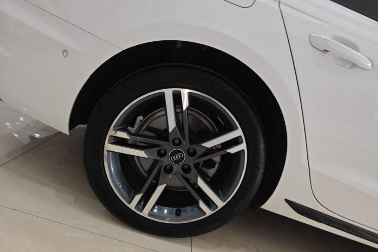 Used Audi A4L 2022 40 TFSI Luxury Dynamic Model Exterior 5