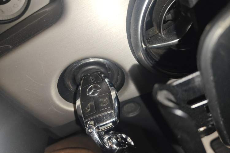 Used Mercedes-Benz GLK-Class 2015 GLK 300 4MATIC Fashion Edition Ultimate Version Interior 1