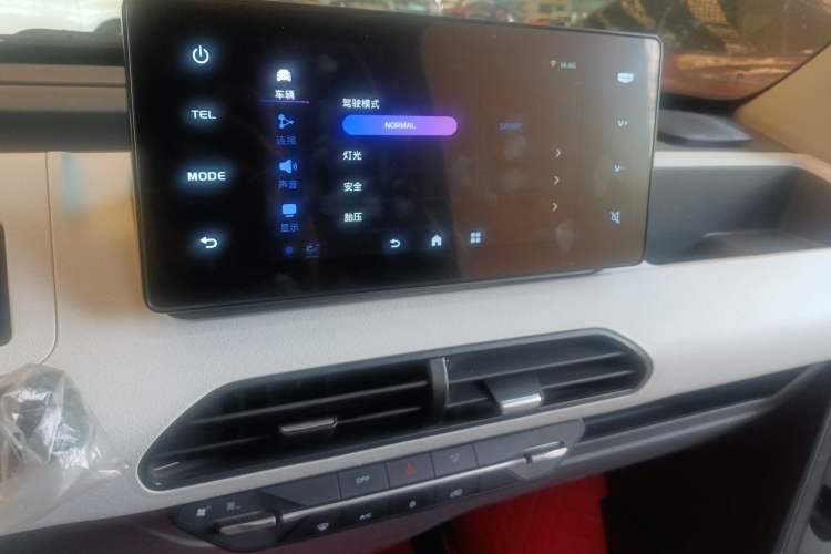 Used Geely Galaxy Panda 2024 Panda Mini 200km Endurance Bear Audio And AC Panel