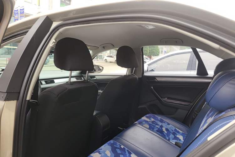 Used Volkswagen Bora 2016 1.6L Automatic Fashion Model Headliner