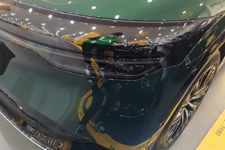 Used Zeekr 7X 2025 100 kWh Long-Range Rear-Wheel Drive with Intelligent Driving Features
