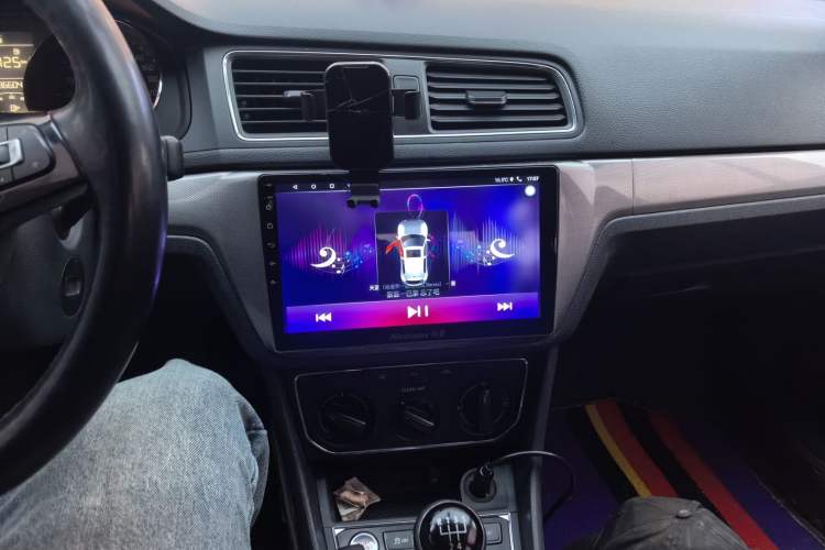 Used Volkswagen Lavida 2017 1.6L Manual Comfort Edition Audio And AC Panel