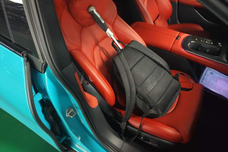 Used Xiaomi Auto SU7 2024 Four-Wheel Drive Ultra-Long Range Advanced Intelligent Driving Max Edition Right Front Seat