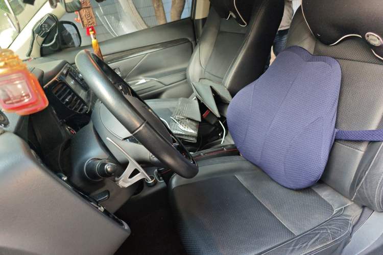 Used Mitsubishi Outlander 2016 2.4L 4x4 Elite Edition 7-Seater Left Front Seat