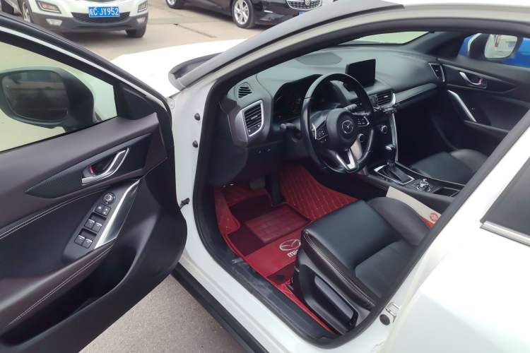 Used Mazda CX-4 2018 2.0L Automatic Two-Wheel Drive Blue Sky Premium Upgrade Version China VI Standard
