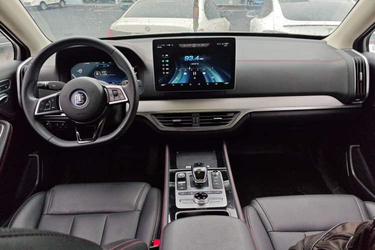 Used BYD Tang New Energy 2018 DM 2.0T All-Wheel Drive Smart Connectivity Luxury Model 7 Seats China V Emission Standard Center Console