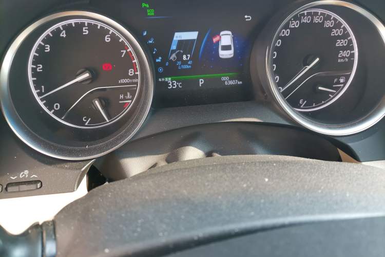 Used Toyota Camry 2018 2.5G Luxury Edition Odometer Close Up