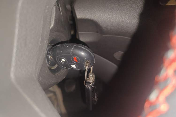 Used Ford Transit 2017 2.0T Diesel Multi-Purpose Commercial Vehicle Short Wheelbase Mid-Roof China IV Standard Vehicle Key