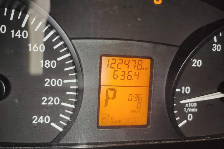 Used Mercedes-Benz Vito 2011 2.5L Elite Edition