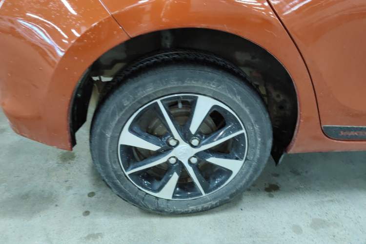 Used Toyota YARiS L Zhi Xuan 2015 1.5G Automatic Orange Limited Edition Right Rear Wheel Hub