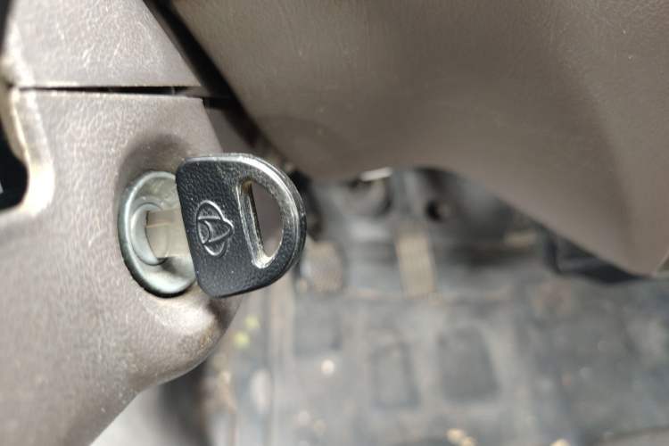 Used CHANGAN KUAYUE V3 2017 1.2L Box-Type Truck DK12-10
