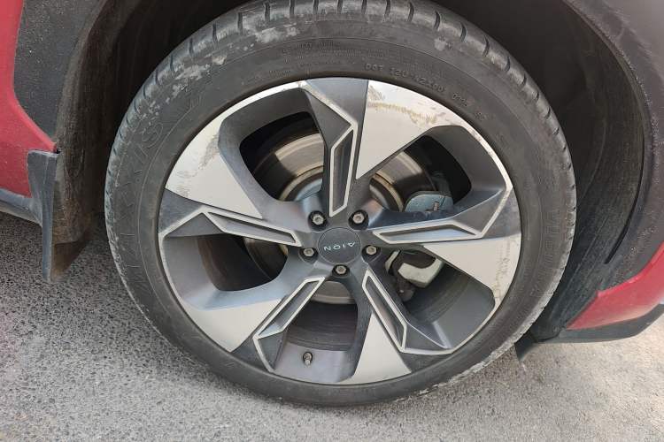 Used AION V 2021 Evolutionary Version 80 Intelligent Enjoyment Technology Edition Right Front Wheel Hub