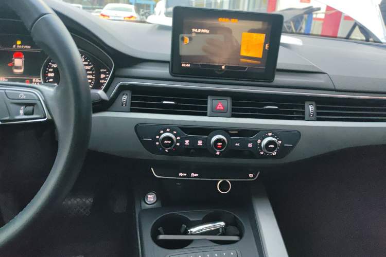 Used Audi A4L 2019 35 TFSI Ambition China VI
