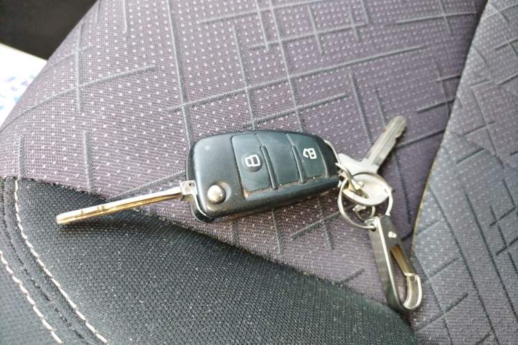 Used Isuzu JLM 2022 2.8T Classic Diesel Two-Wheel Drive Comfort Version with Long Wheelbase – JE493ZLQ6E
