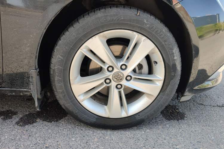 Used Buick Regal 2019 20T Elite Version China VI Standard Right Front Wheel Hub