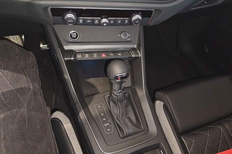 Used Audi Q3 2024 40 TFSI Fashion Dynamic Model Gear Lever