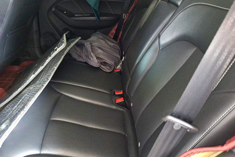 Used Roewe RX5 2016 20T Two-Wheel Drive Automatic Internet Smart Edition
