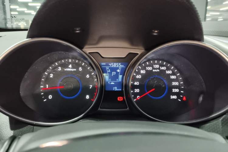 Used Hyundai Veloster 2011 1.6L Automatic Luxury Edition Instrument Cluster