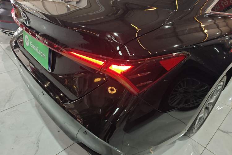 Used Toyota Avalon 2019 Dual-Engine 2.5L Luxury Edition China VI Standard