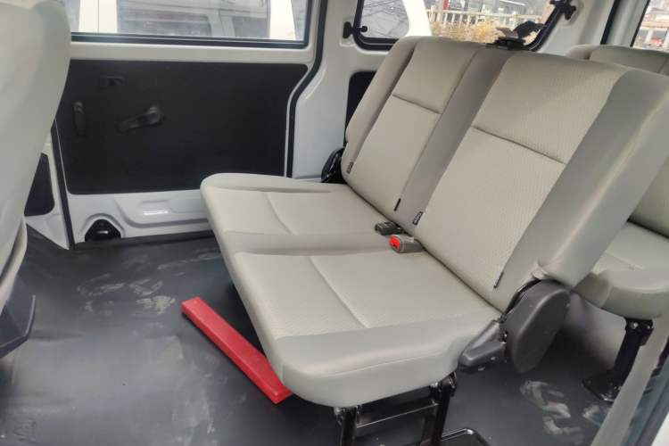 Used Jinbei Hiace X30 2023 1.5L Super-Comfortable Passenger Van 5/6/7-Seater Non-Air-Conditioned Version Model SWC15M