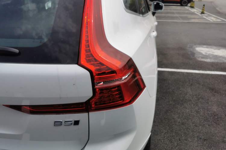 Used Volvo XC60 2025 B5 Four-Wheel Drive Smart & Advanced Luxury Edition Right Rear Taillight