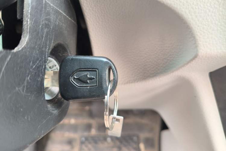 Used Jinbei Hiace X30 2024 1.5L Champion Edition Passenger Vehicle 5/6/7 Seats Vehicle Key