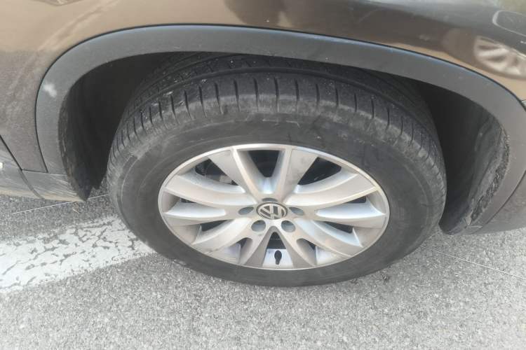 Used Volkswagen Tiguan 2015 1.8TSI Automatic All-Wheel-Drive Luxury Model Right Front Wheel Hub