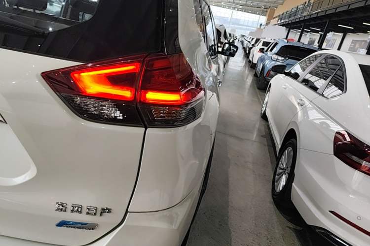 Used Nissan X-Trail 2017 2.0L CVT Comfort Edition 2WD Right Rear Taillight