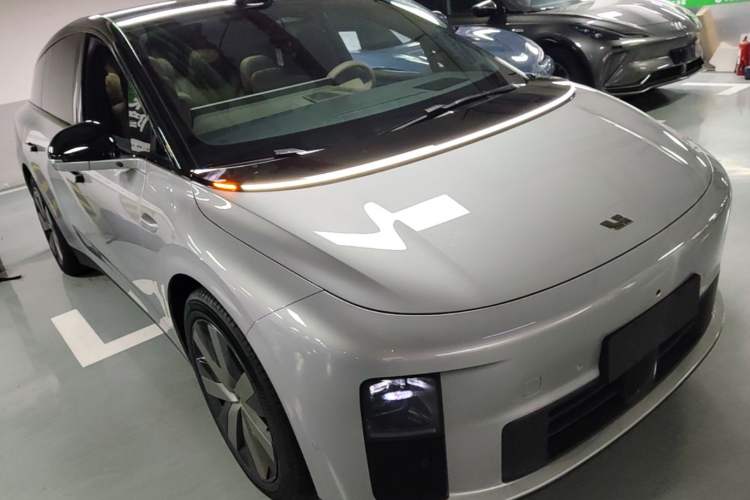 Used Li Auto i6 2025 Model Two-Wheel-Drive Standard Type

