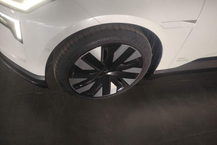 Used Polestar 4 2024 Single-Motor Standard Range PLUS Dual-Star Connectivity Edition
