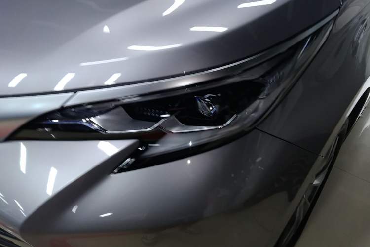 Used Toyota SIENNA 2024 2.5L Hybrid Four-Wheel Drive Prestige Edition