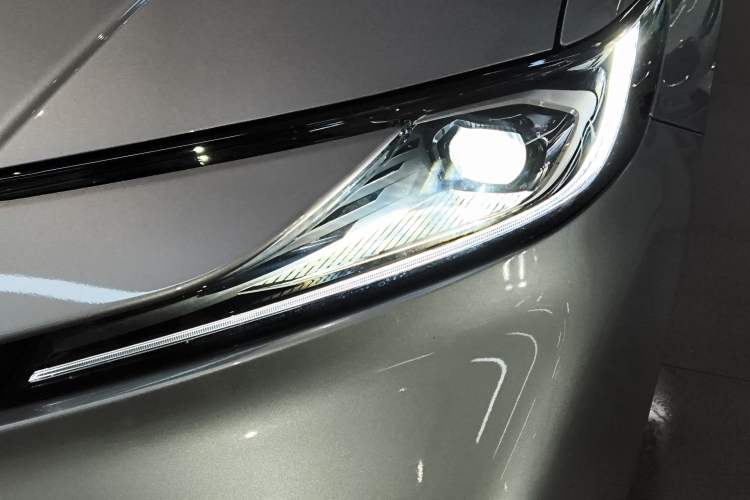 Used Toyota Camry 2026 Model Dual-Engine 2.0HSE Sport Lite Edition