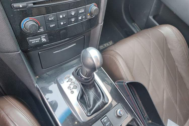 Used Infiniti FX 2013 FX37 Standard Edition Gear Lever