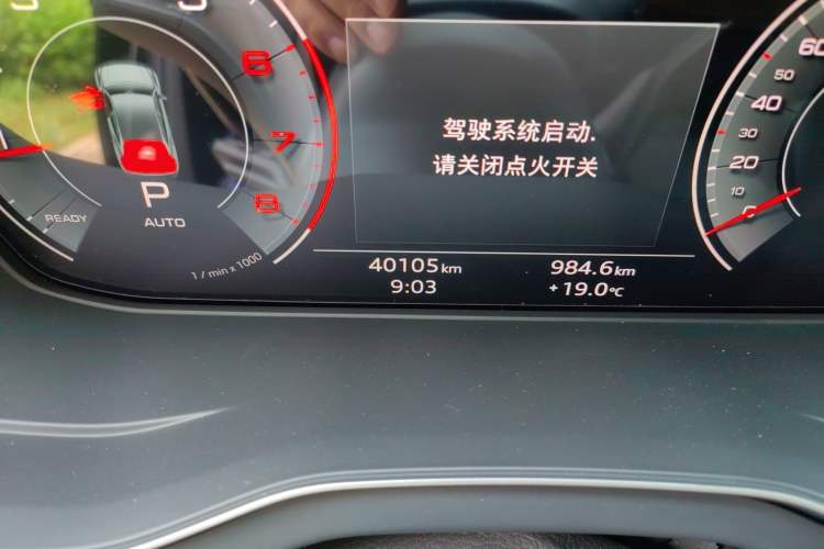 Used Audi Q5L 2022 40T Fashionable and Dynamic Model Odometer Close Up