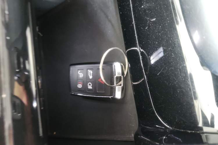 Used Land Rover Discovery Sport 2021 200 PS Family Edition Vehicle Key