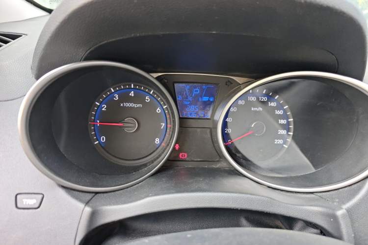 Used Hyundai ix35 2015 2.0L Automatic 2WD Smart Version China V Standard Odometer Close Up