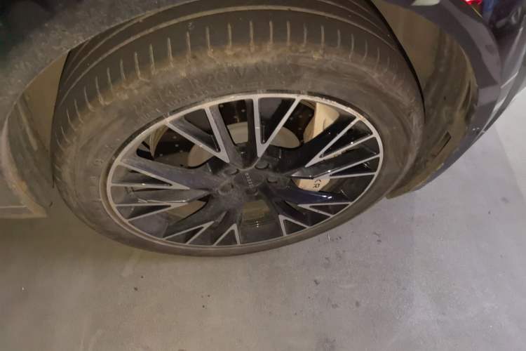 Used Zeekr X 2023 Four-Wheel Drive YOU Edition 4 Seats Right Front Wheel Hub