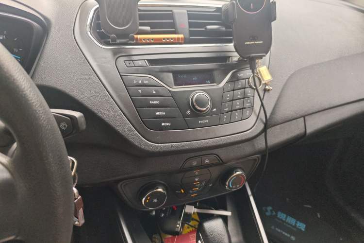 Used Ford Escort 2019 Revised 1.5L Automatic ZhiXiang Version (Tire Pressure Monitoring) China VI Standard Audio And AC Panel