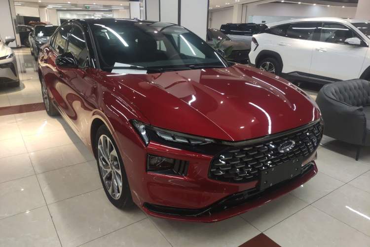 Used Ford Mondeo 2025 2.0T EcoBoost Ultimate Edition Front Right 45 Deg