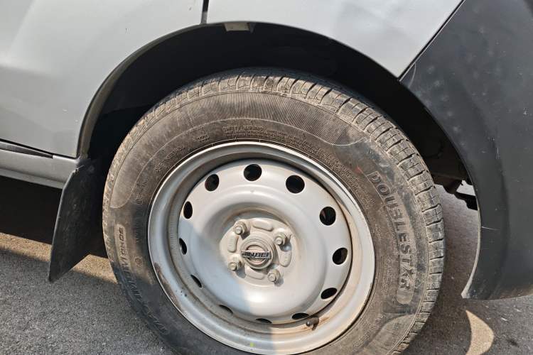 Used Jinbei Hiace X30 2023 1.5L Super-Comfortable Passenger Van 5/6/7-Seater Non-Air-Conditioned Version Model SWC15M
